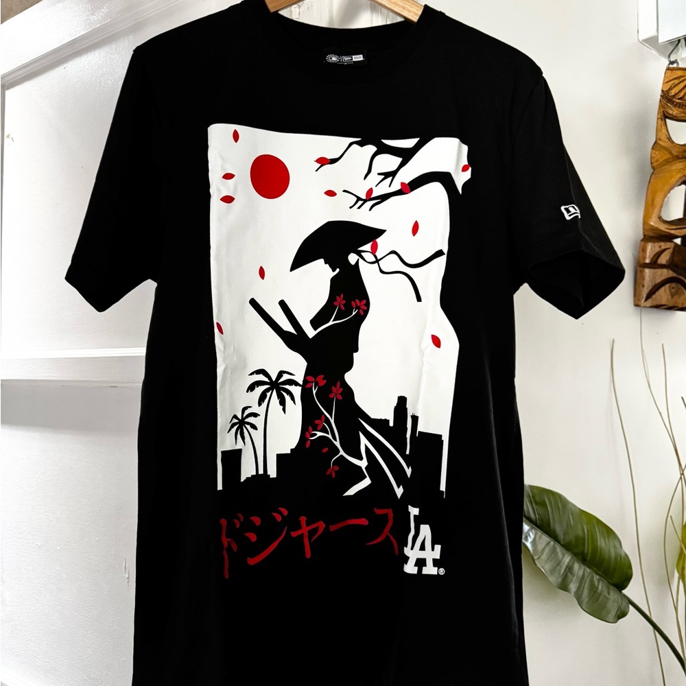 New Era Black Samurai Graphic Tee Mens Medium